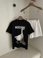 Set thun thể thao in hình hoạ tiết Mosschino Vịt